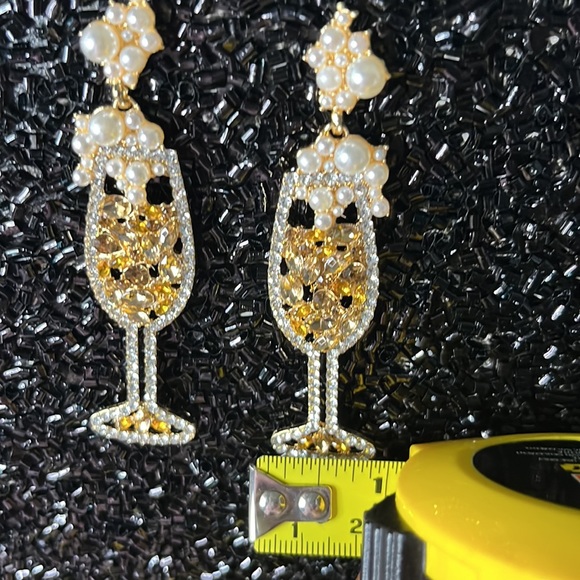 Champagne Taste for Pierced Ears Only - Picture 8 of 15